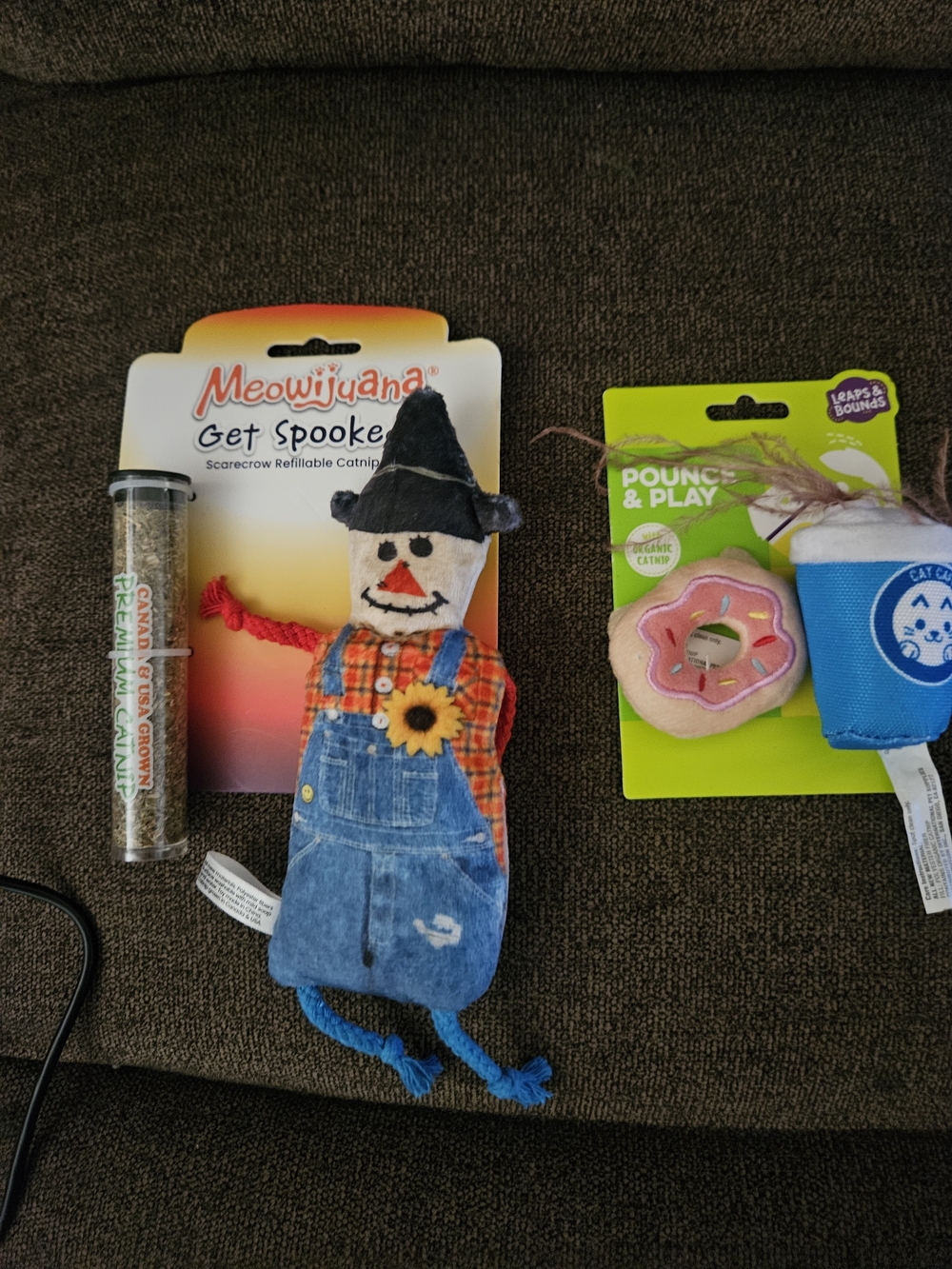 Meowijuana Get Spooked Scarecrow Cat Toy - Multicolor And Hot Chocolateand Donut
